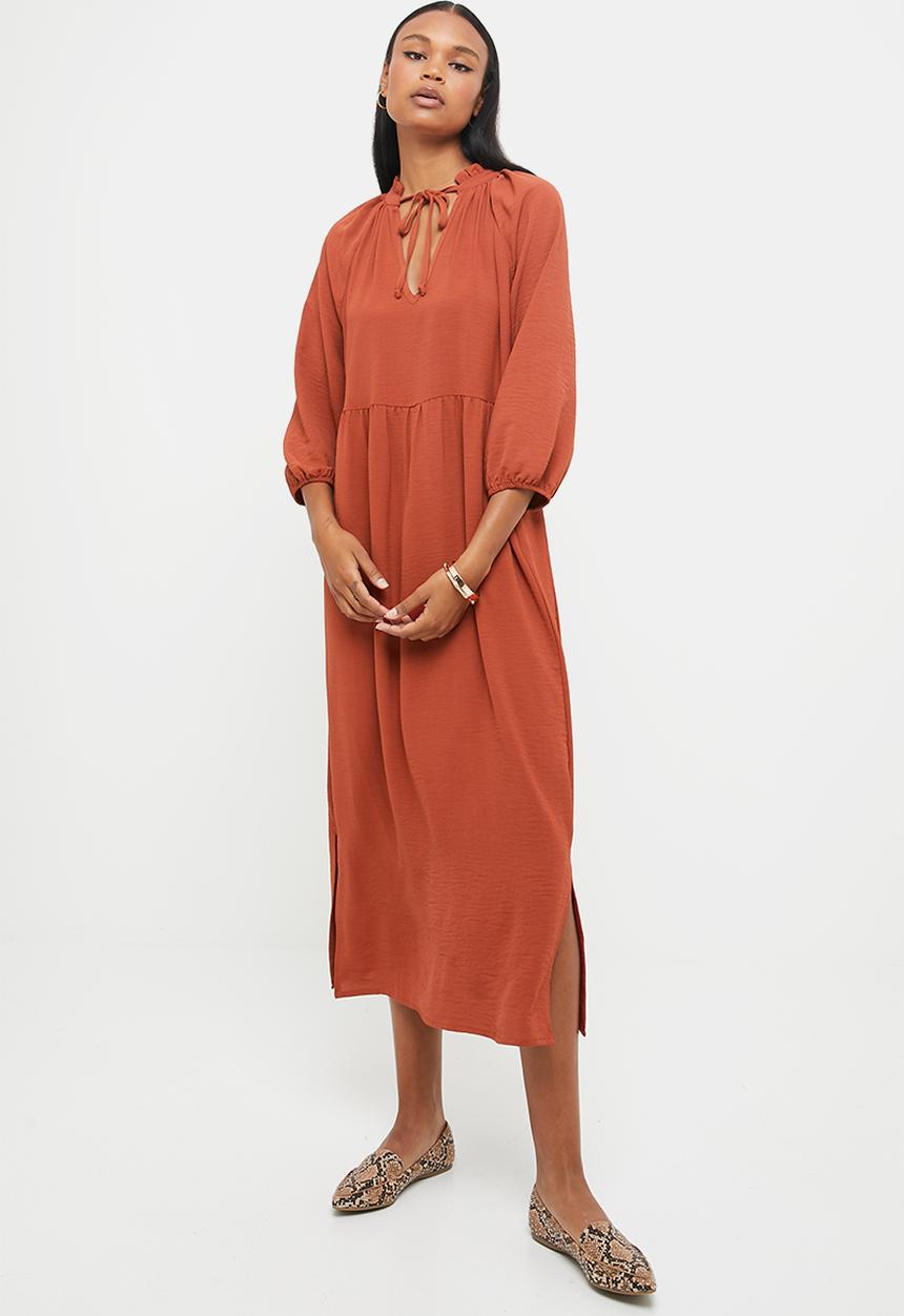 edit - Ruffle neck slit midi - rust 