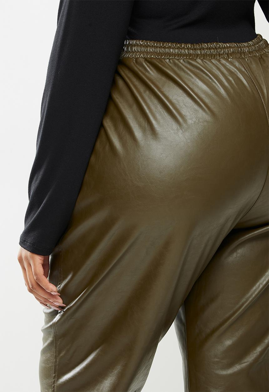 Glamorous - Plus pu trousers- khaki