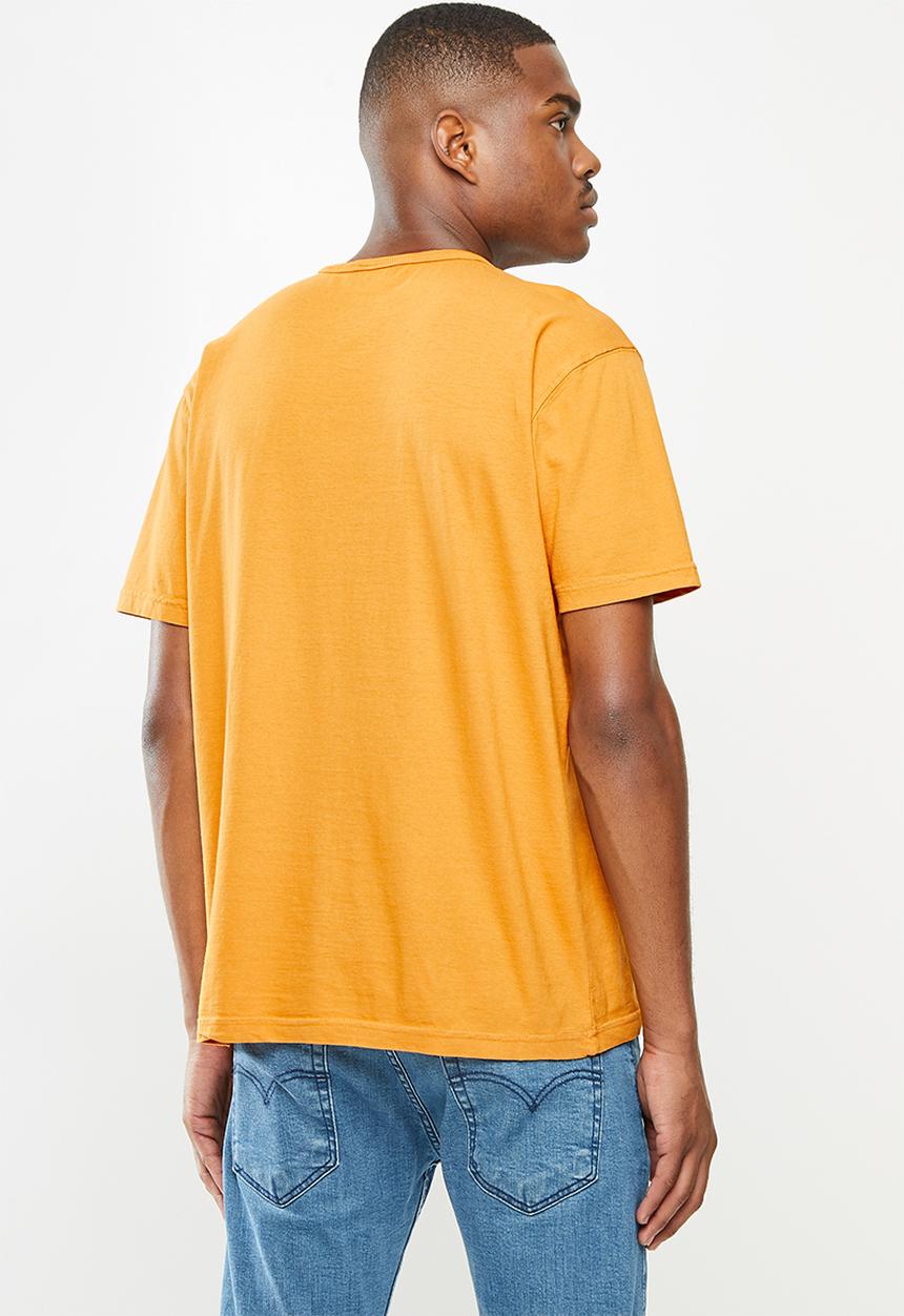 Lonsdale - Garment dye crew neck tee - mustard