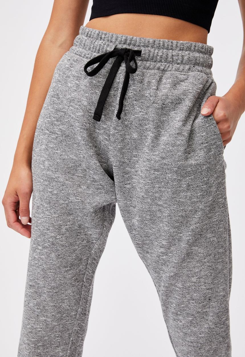 Cotton On - Lifestyle gym track pant - black varsity