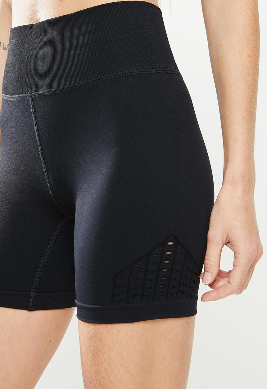 Cotton On - Lifestyle seamless yoga short - black