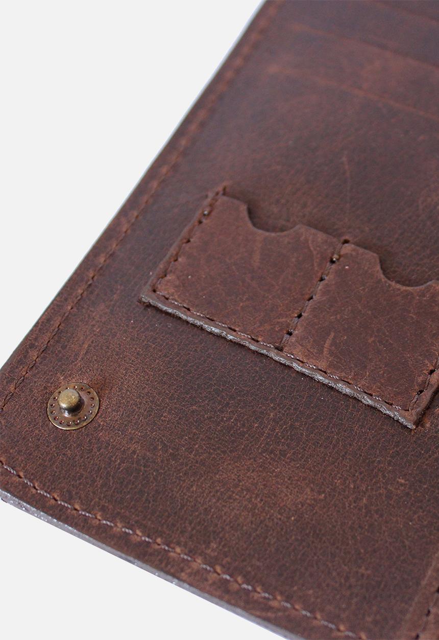 Escape Society - Conquest travel wallet - dark brown