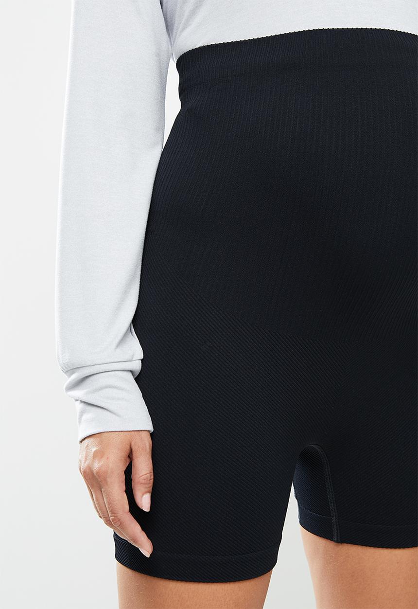 Cotton On - Maternity lifestyle seamless rib short - black