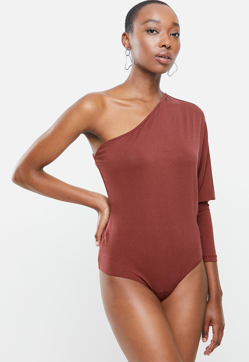 VELVET - Asymmetric dollman sleeve knit bodysuit - red 