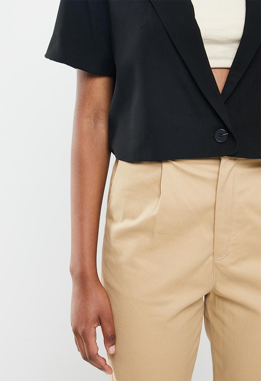 Cotton On - Ultimate short sleeve crop blazer - black