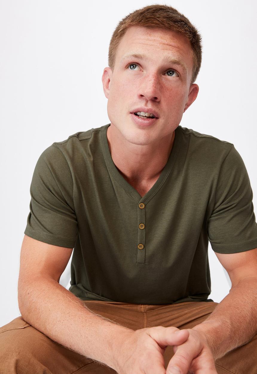 Cotton On - Essential henley T-shirt - olive