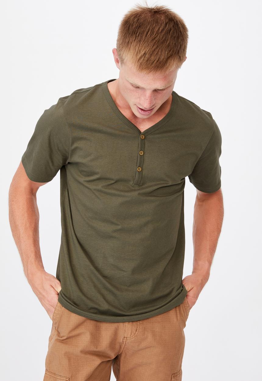 Cotton On - Essential henley T-shirt - olive