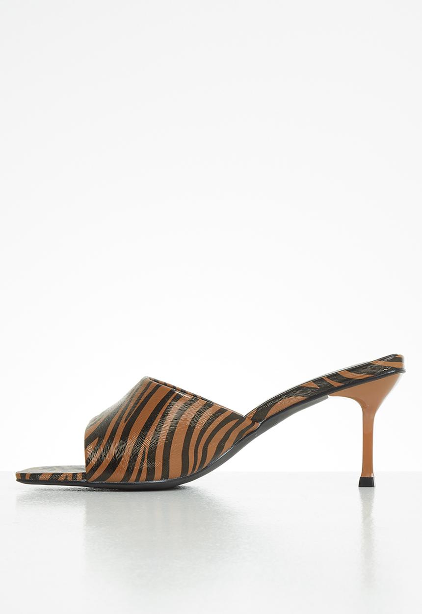 Z_Code_Z - Akira square toe mule heel - neutral