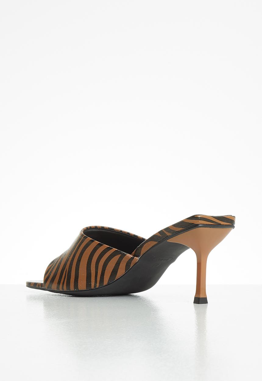 Z_Code_Z - Akira square toe mule heel - neutral