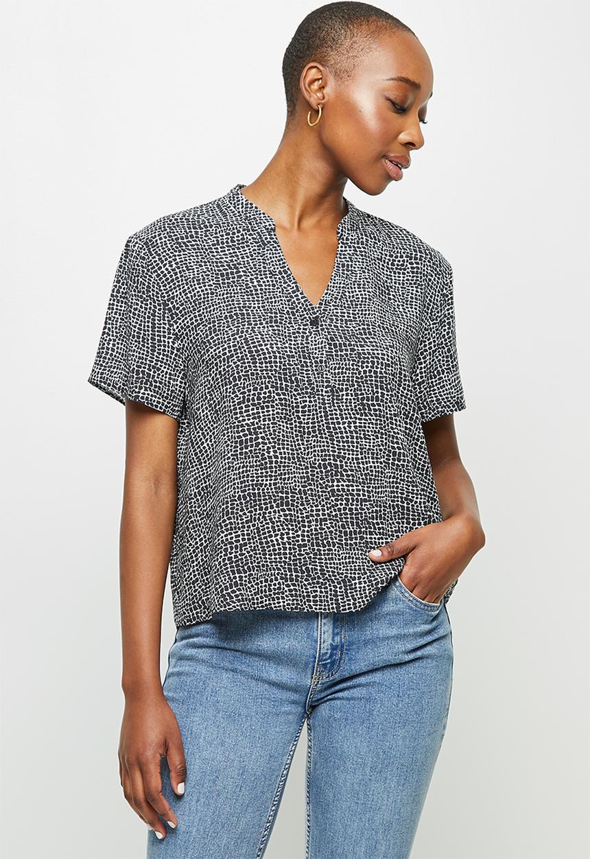 edit - Mandarin collar wide sleeve blouse - black & white 