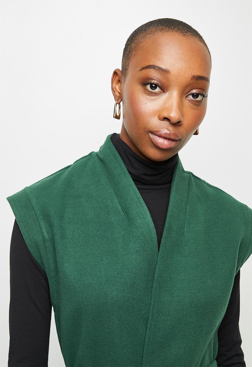 edit - Sleeveless belted coat - bottle green