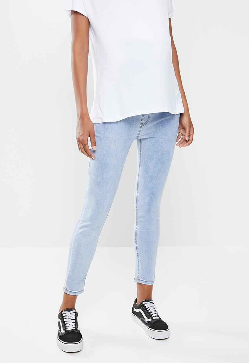 Cotton On - Maternity cropped skinny jeans over belly - blue