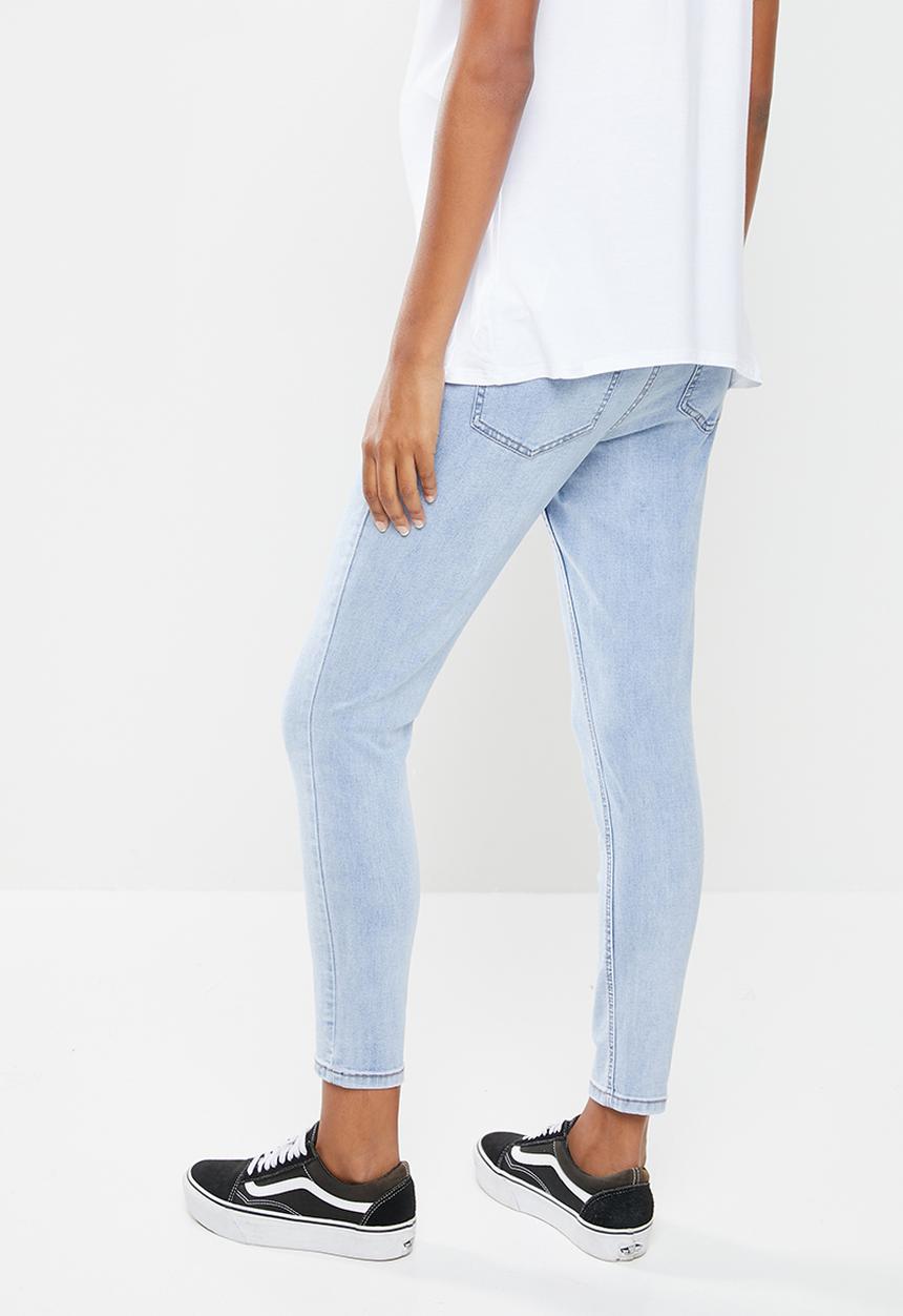 Cotton On - Maternity cropped skinny jeans over belly - blue