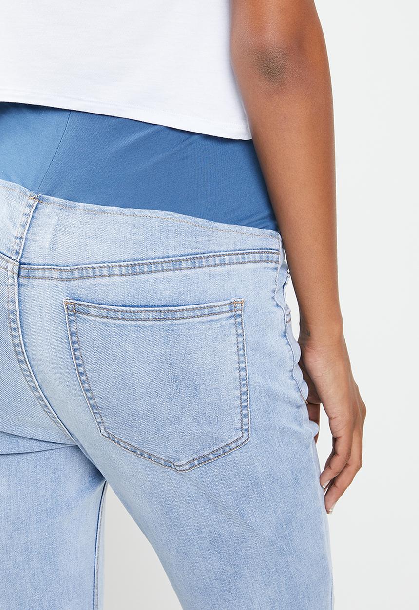 Cotton On - Maternity cropped skinny jeans over belly - blue
