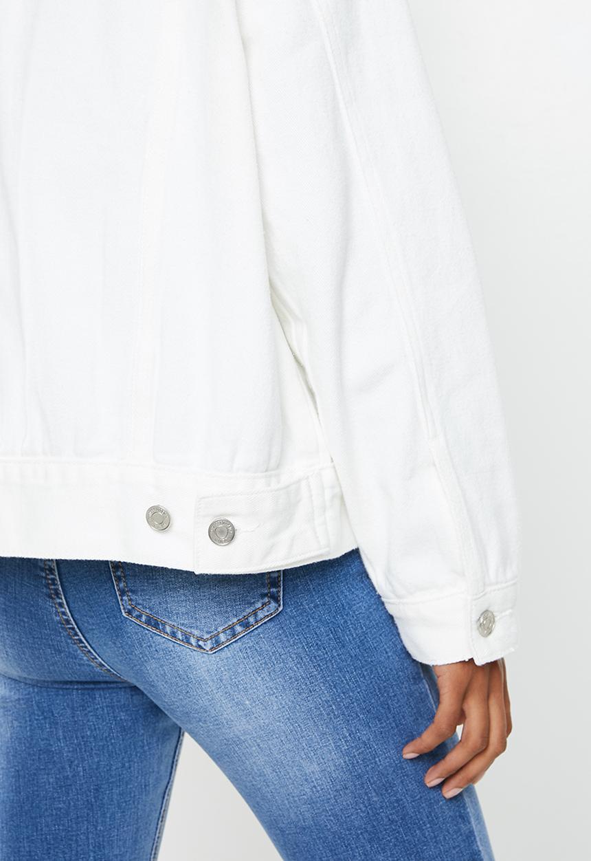 Missguided - Petite oversized denim jacket - white