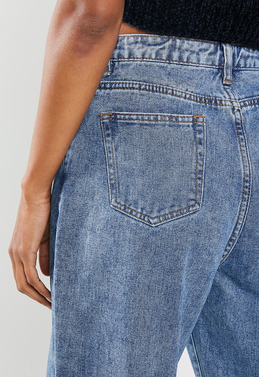 Missguided - Petite washed single thigh rip riot jeans - blue