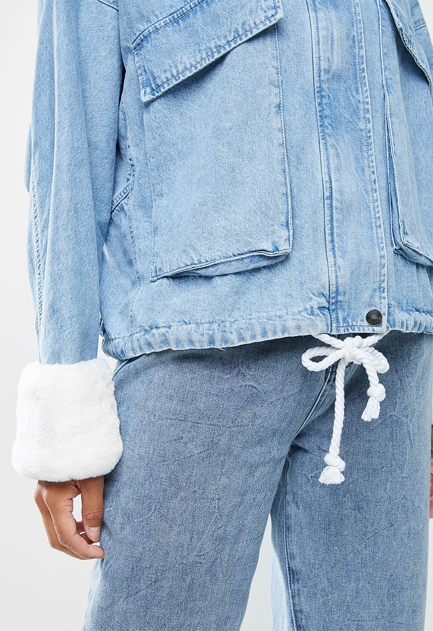 Missguided - Faux fur collar denim jacket - blue