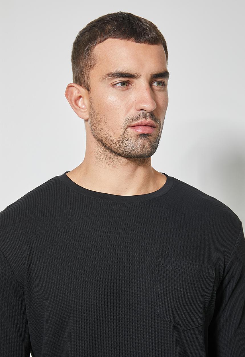 Superbalist - Dylan long sleeve textured pocket tee - black