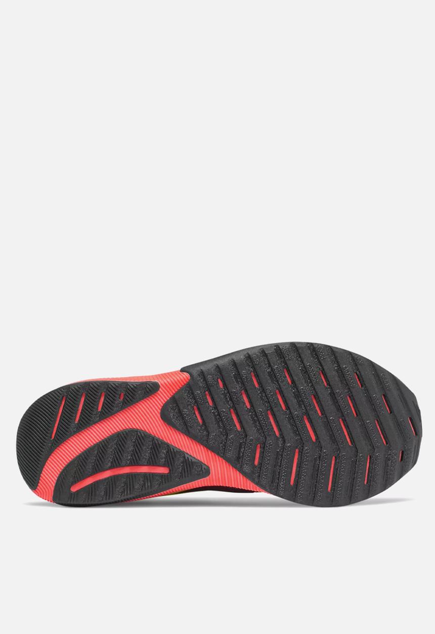 New Balance  - FuelCell Propel RMX - black