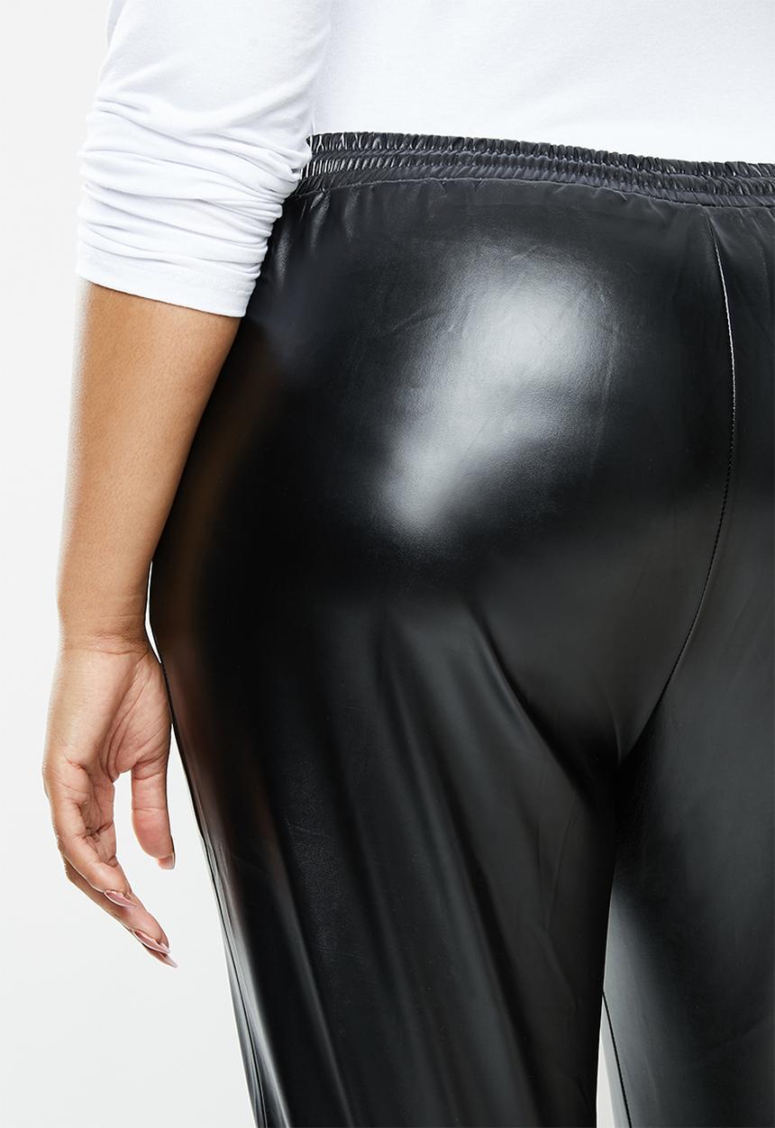 Missguided - Plus faux leather jogger trouser - black