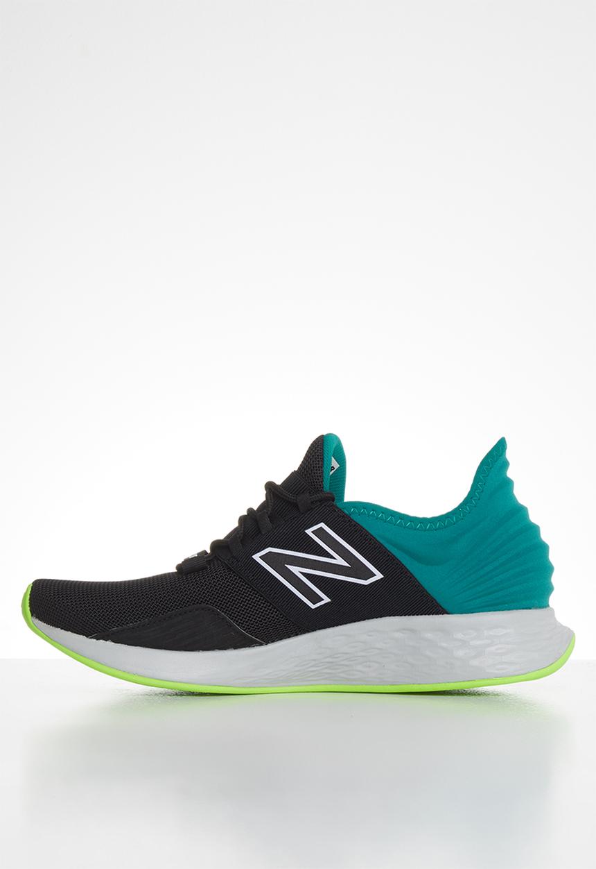 New Balance  - Roav - black (001)