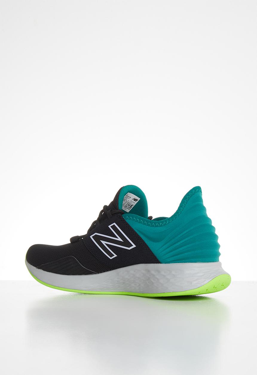 New Balance  - Roav - black (001)