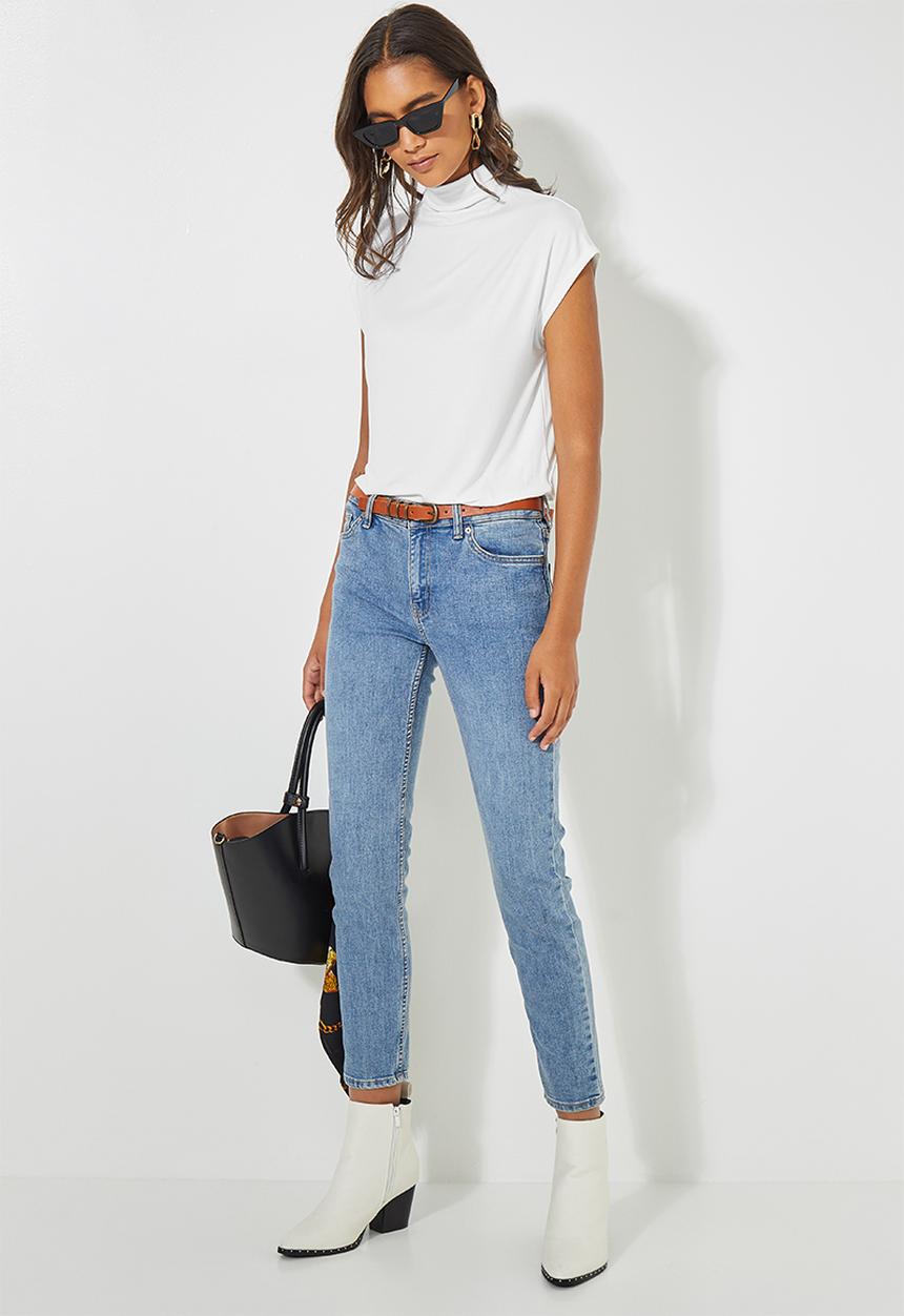 Superbalist - Soft grown on neck relaxed tee - white