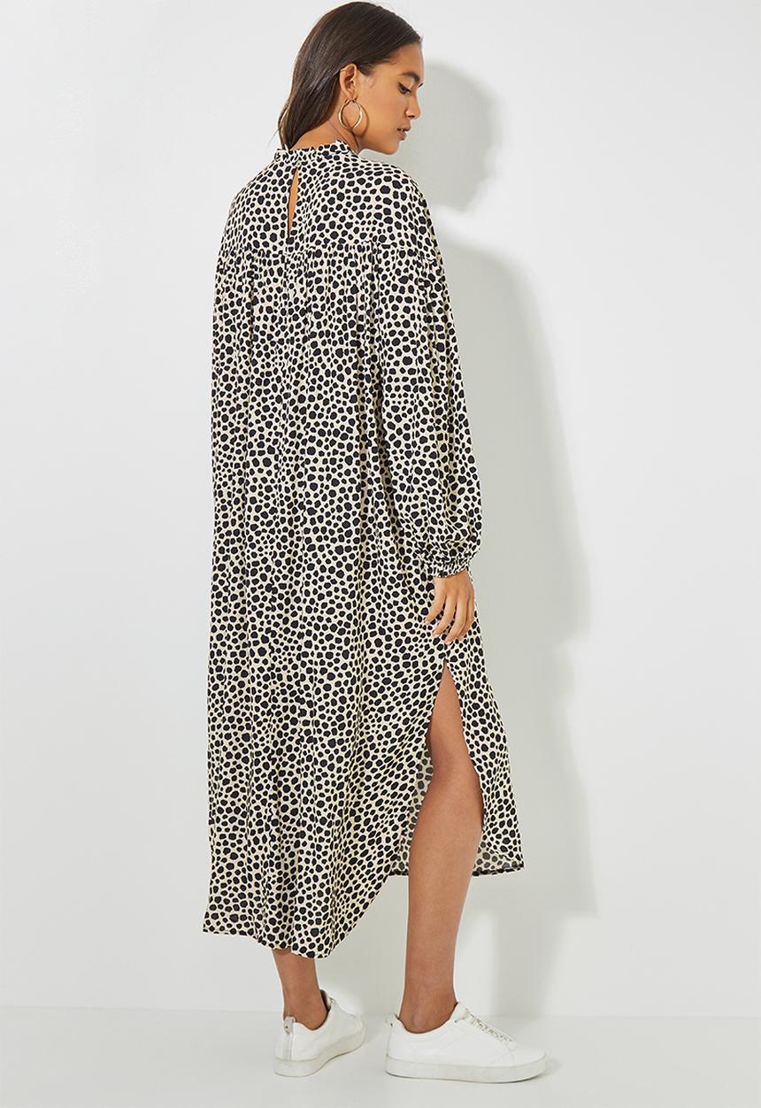 Superbalist - Empire cutline curved hem dress - beige & black 