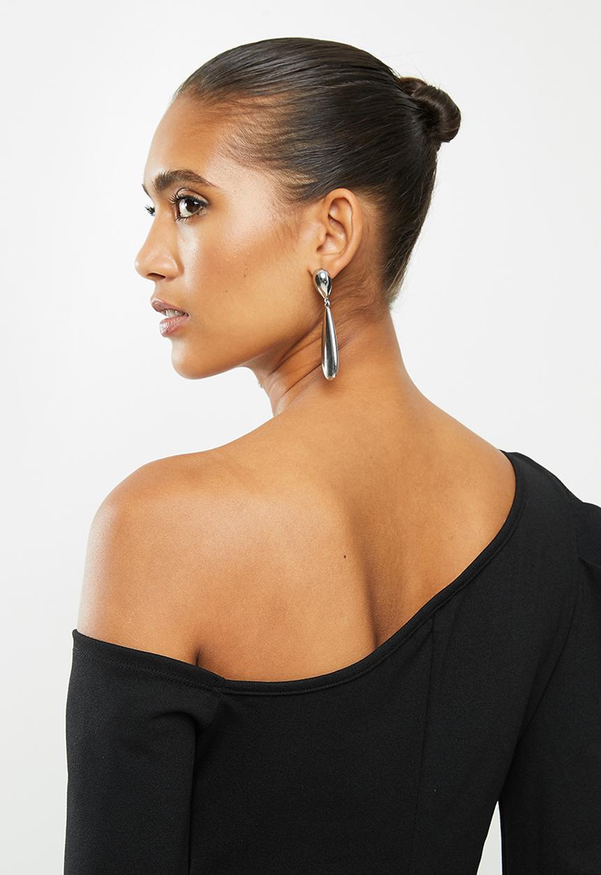 VELVET - Asymmetric carrot sleeve crepe knit top - black
