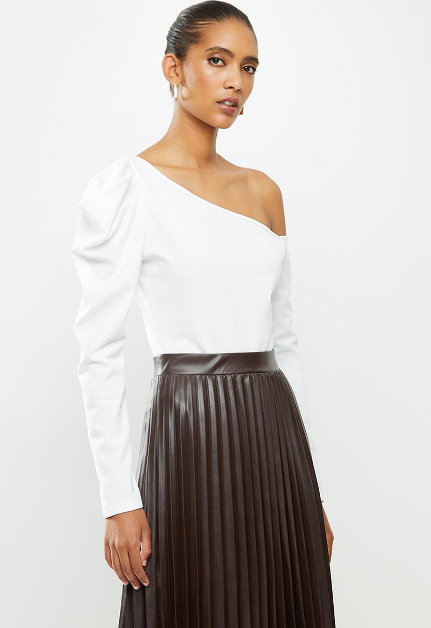 VELVET - Asymmetric carrot sleeve crepe knit top - white 