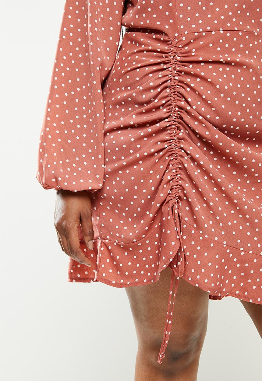 Missguided - Plus size ruched polka dot tea dress - pink & white 