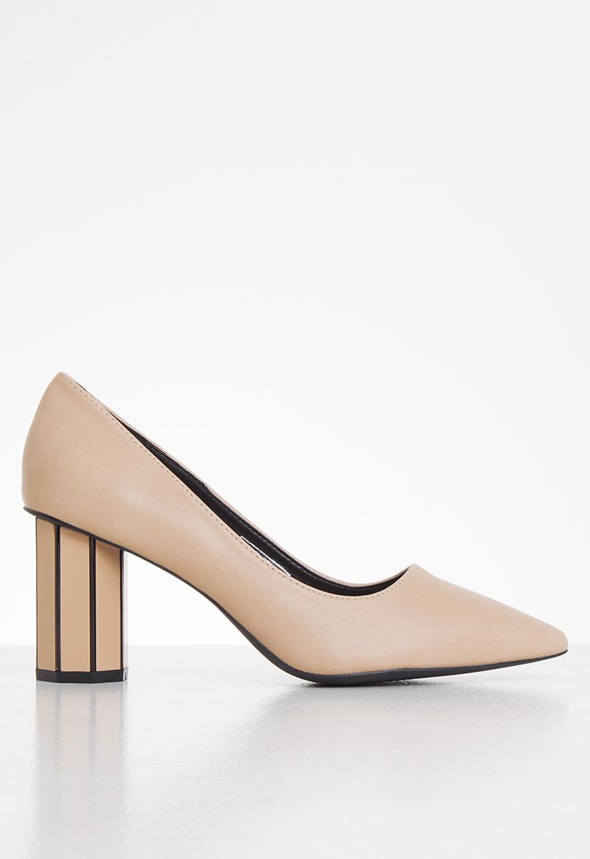 Butterfly Feet - Octavia court - beige