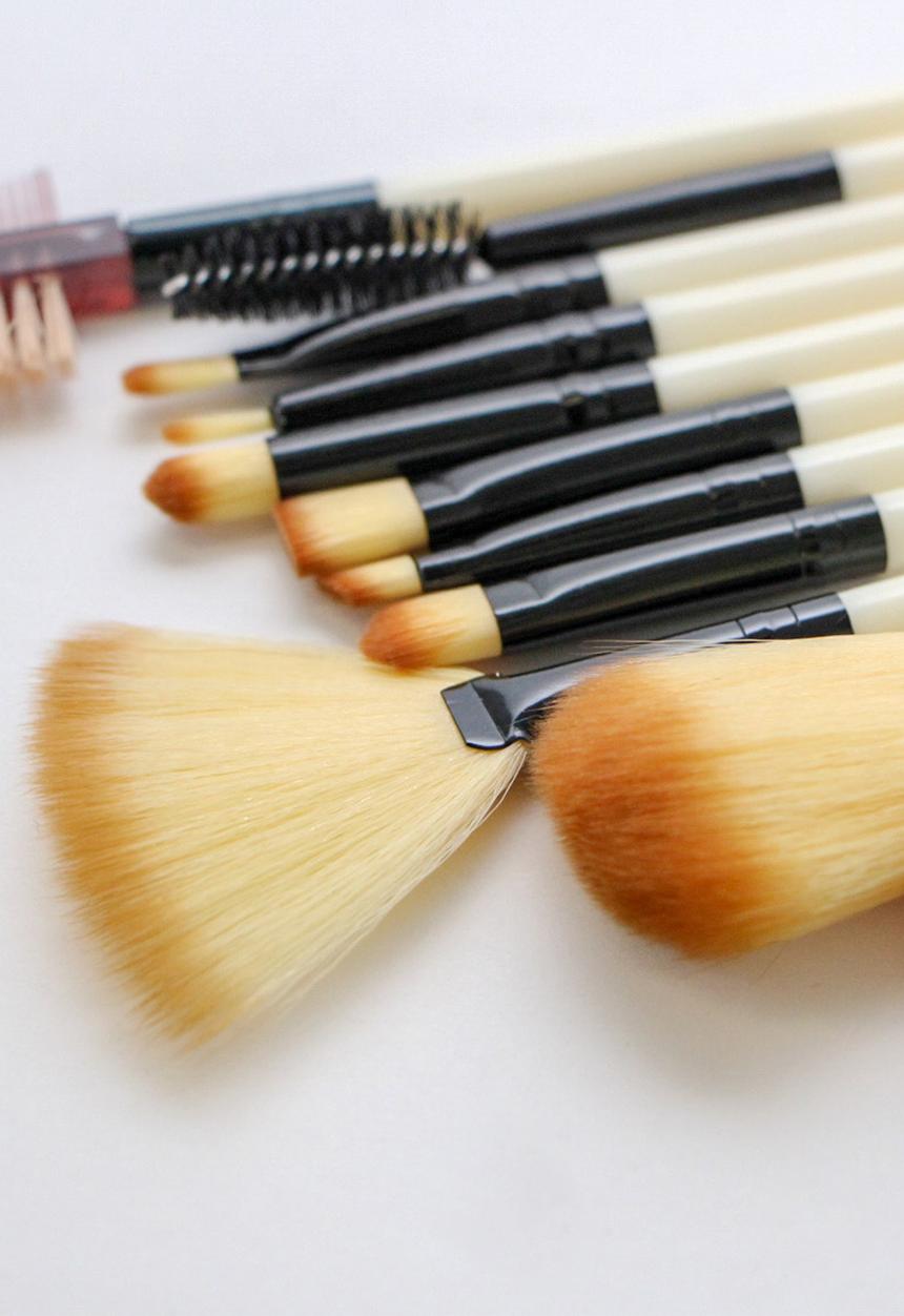 Glam Beauty - 12 Piece Make-Up Brush Set and Case - Cream
