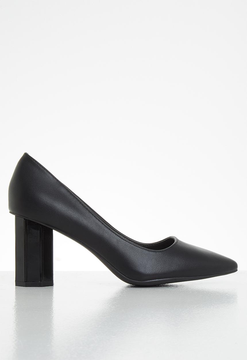 Butterfly Feet - Octavia court - black