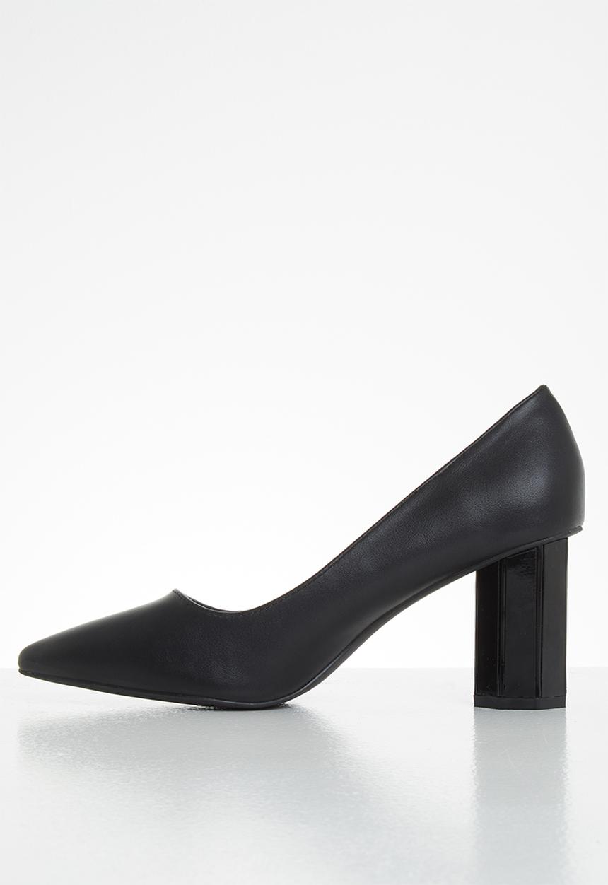 Butterfly Feet - Octavia court - black