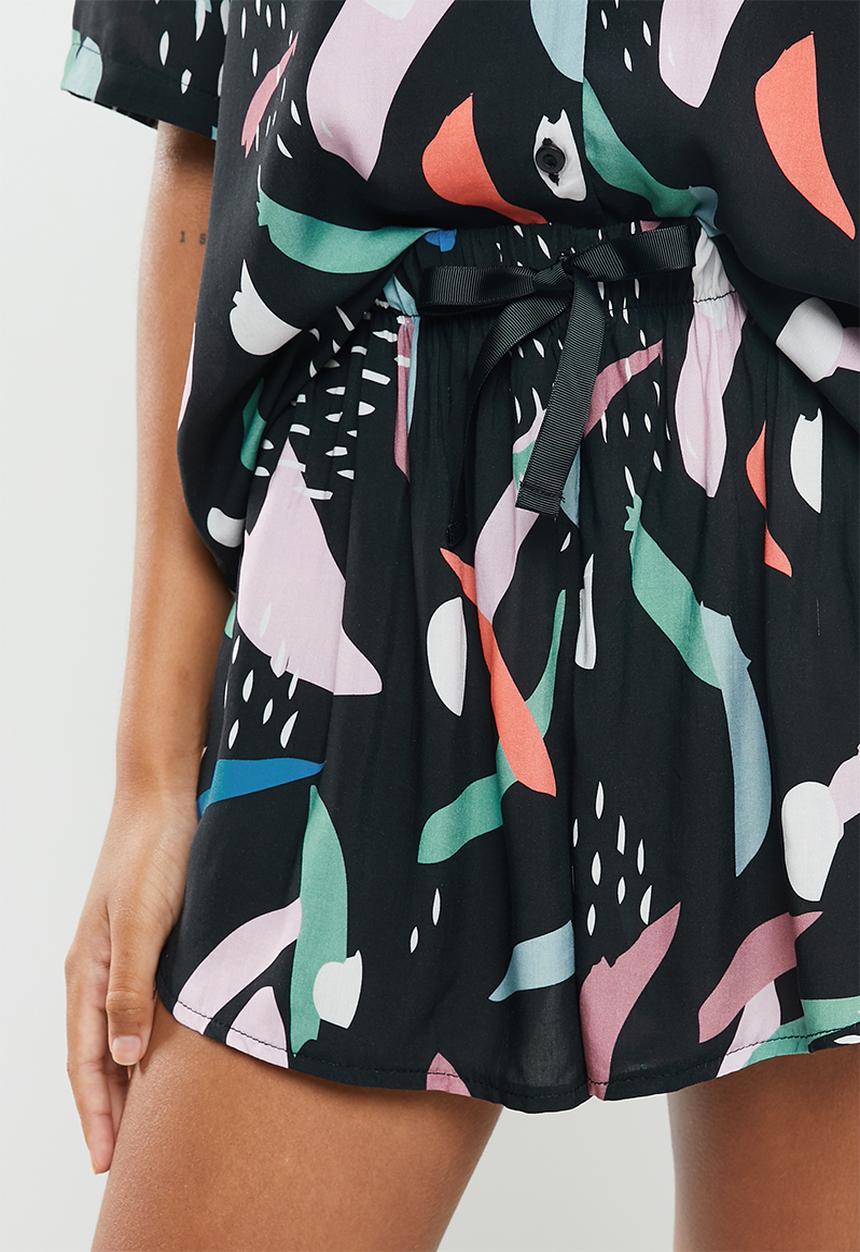 Superbalist - Sleep shirt & shorts set - black dark based splatter