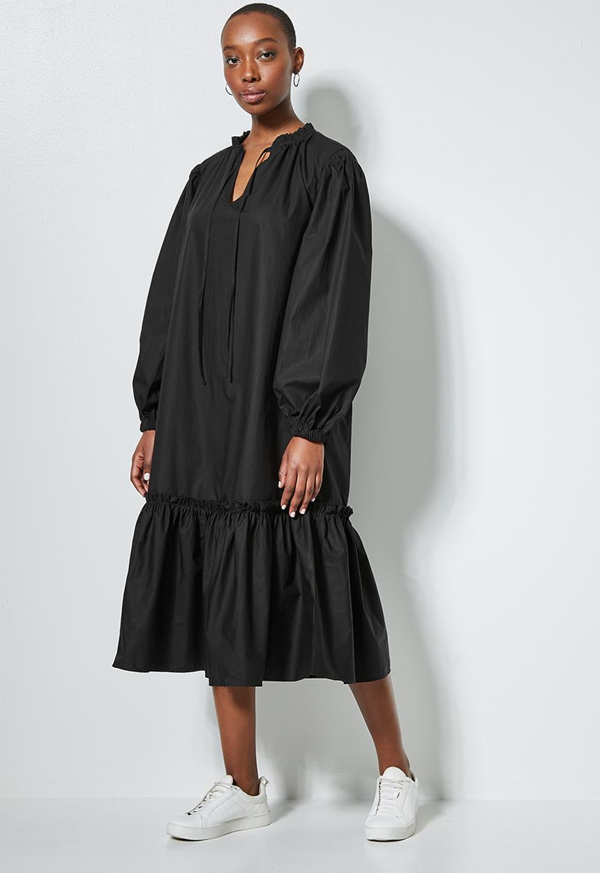 Superbalist - Formal tiered dress with pie crust neckline - black
