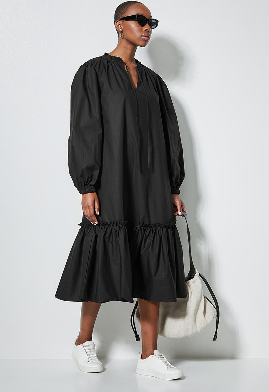 Superbalist - Formal tiered dress with pie crust neckline - black