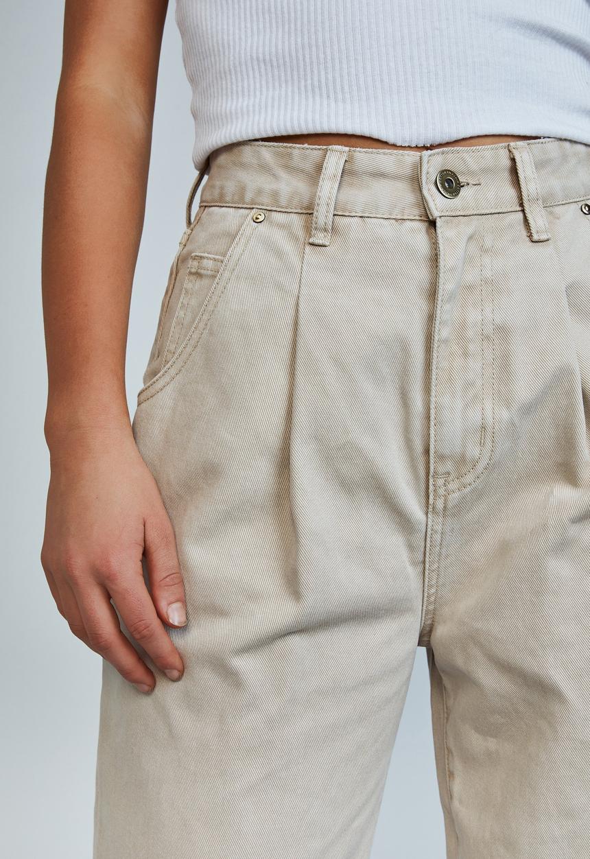Cotton On - Slouch mom jeans - sandstone pleat