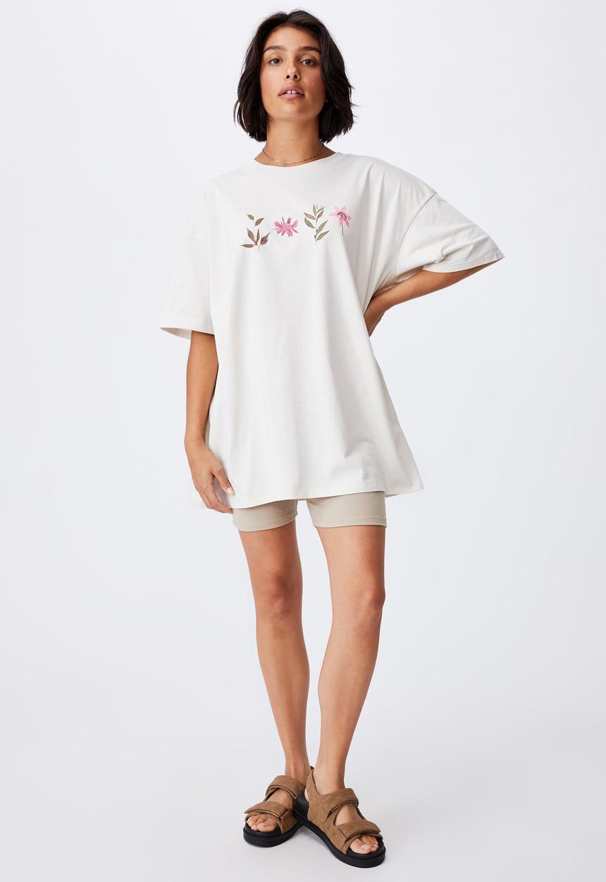 Cotton On - Oversized graphic T-shirt dress - leaves and flowers /white sand