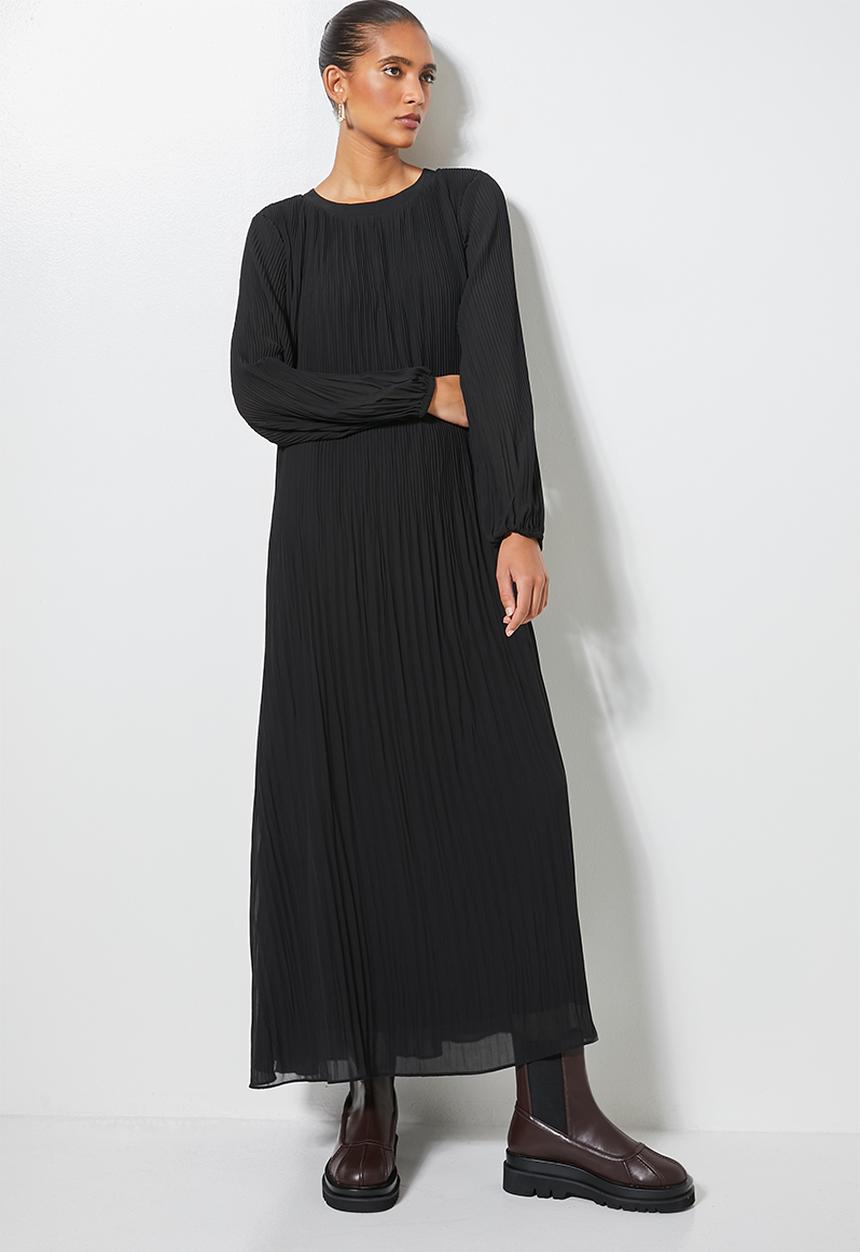 Superbalist - The ultimate pleated maxi dress - black