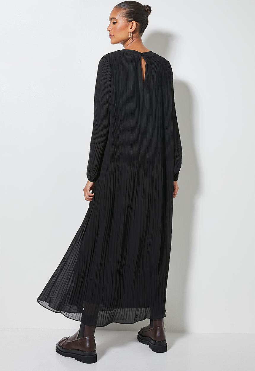Superbalist - The ultimate pleated maxi dress - black