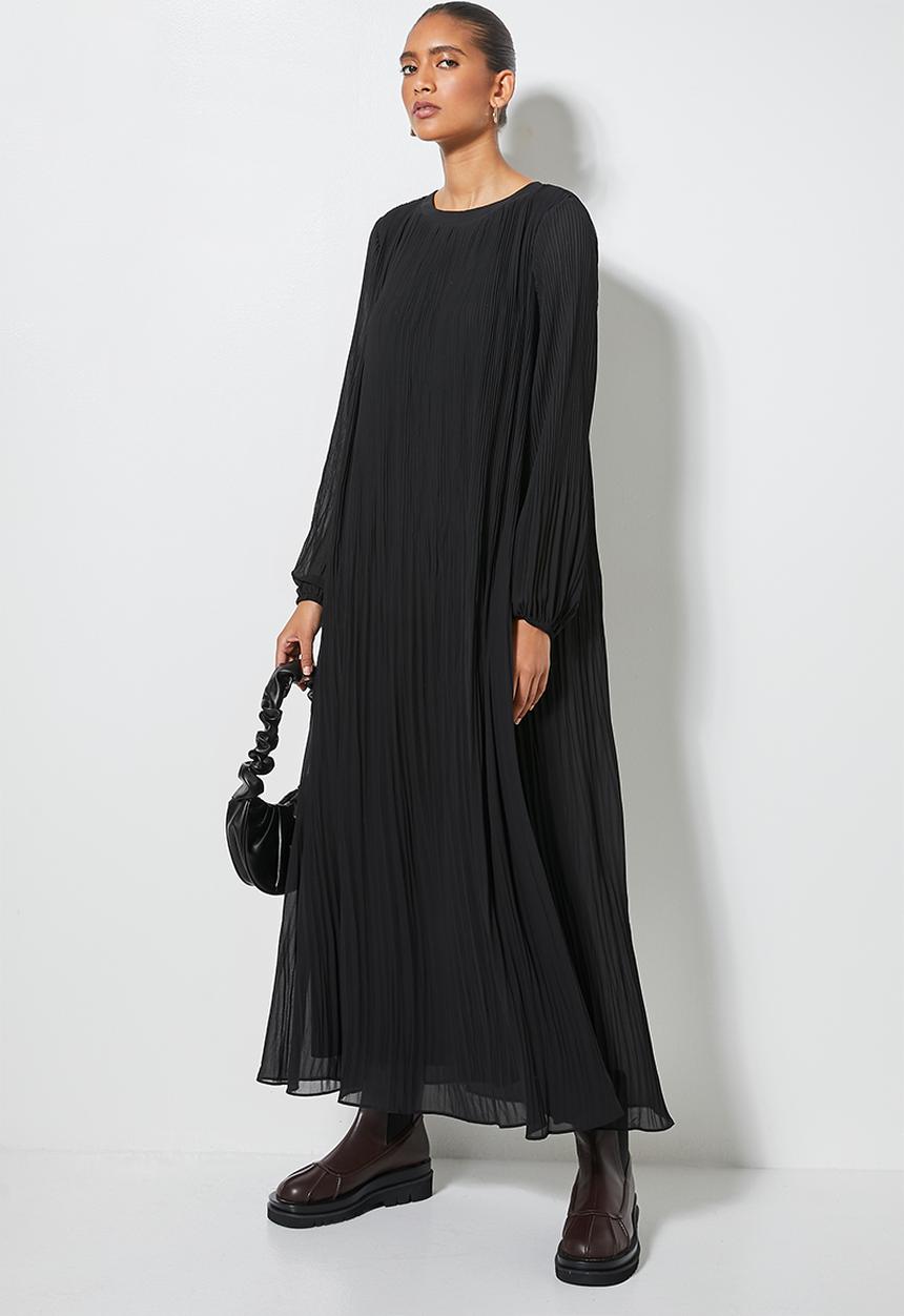 Superbalist - The ultimate pleated maxi dress - black