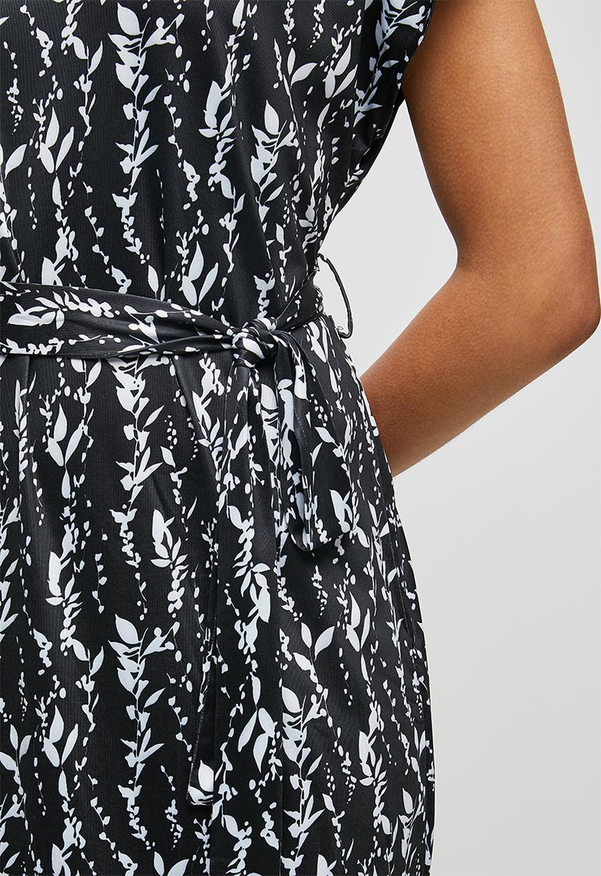 edit - V-neck Tee Dress - black