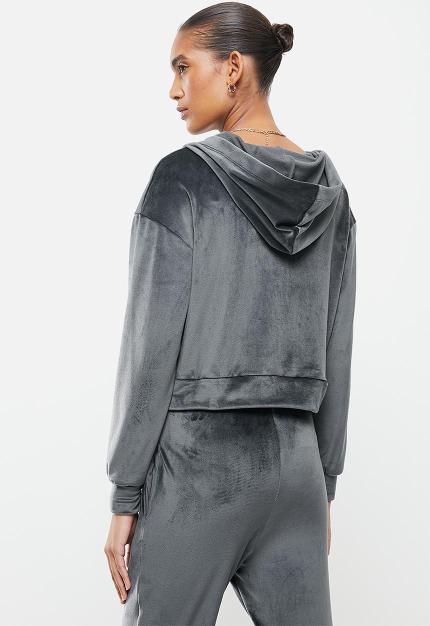 VELVET - Plush velvet cropped hoodie - grey