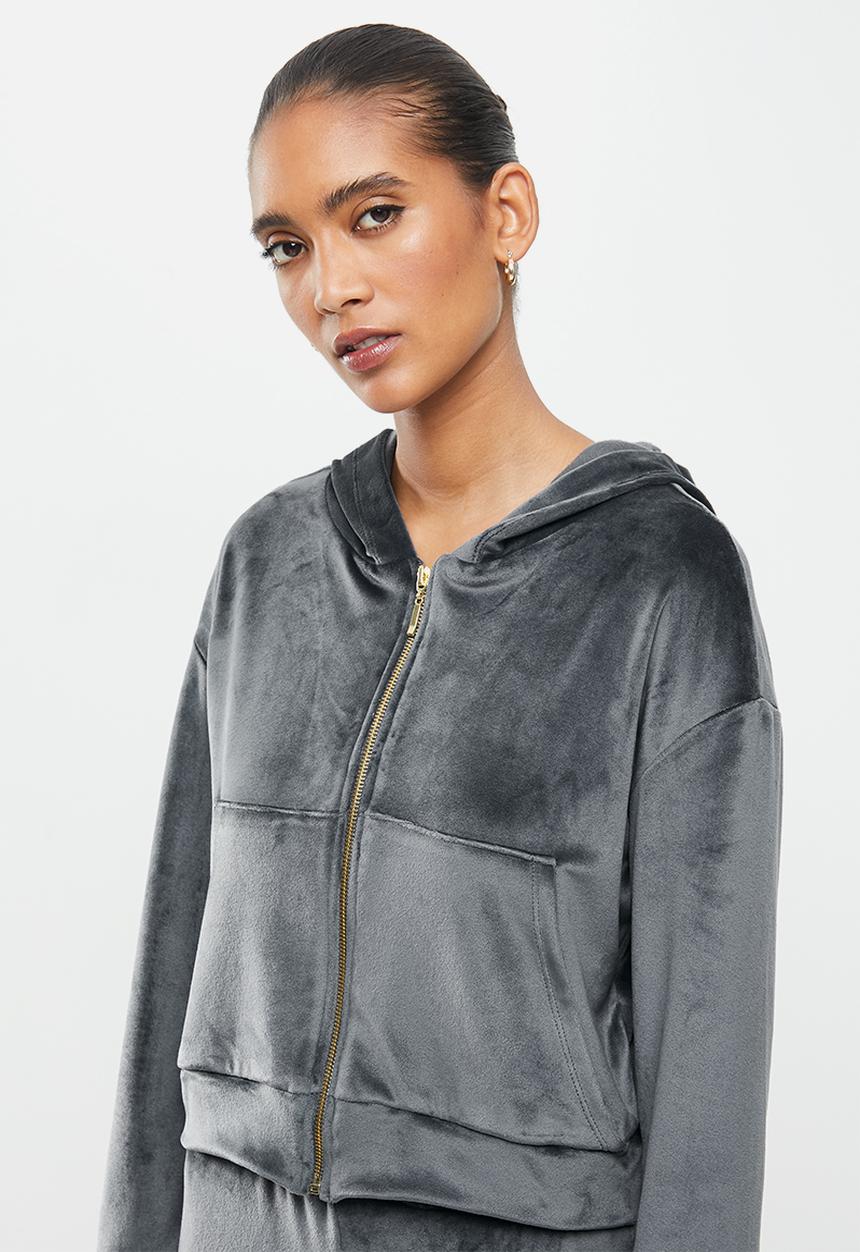 VELVET - Plush velvet cropped hoodie - grey