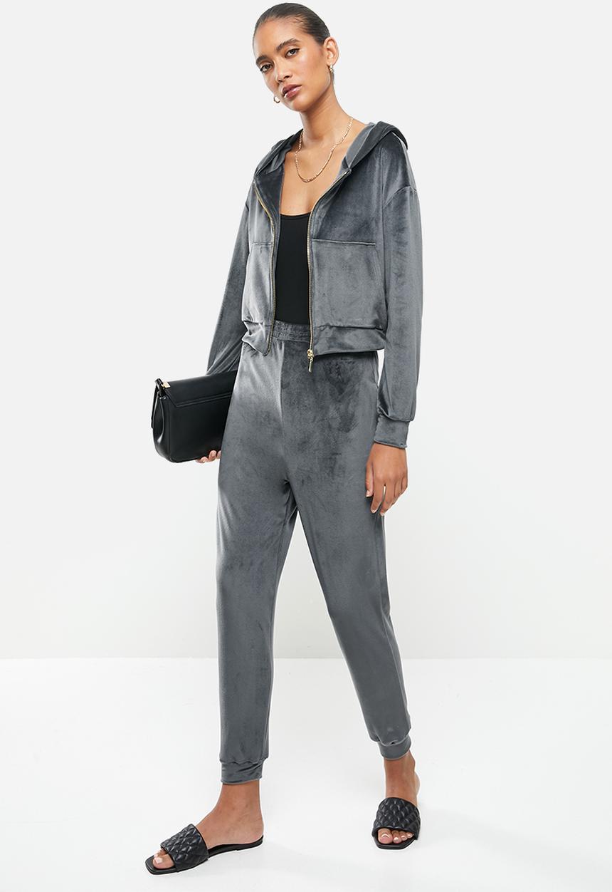 VELVET - Plush velvet cropped hoodie - grey