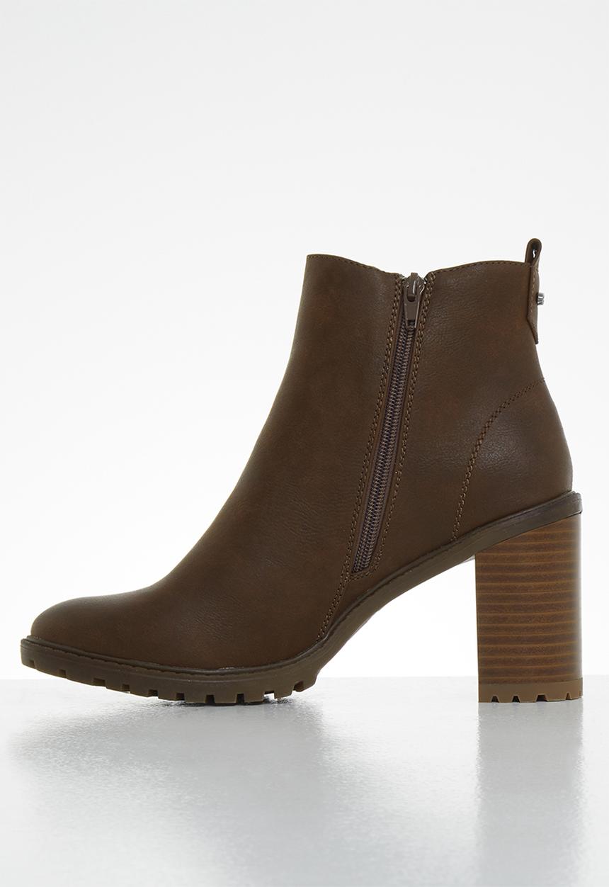 Miss Black - Omega ankle boot - chocolate