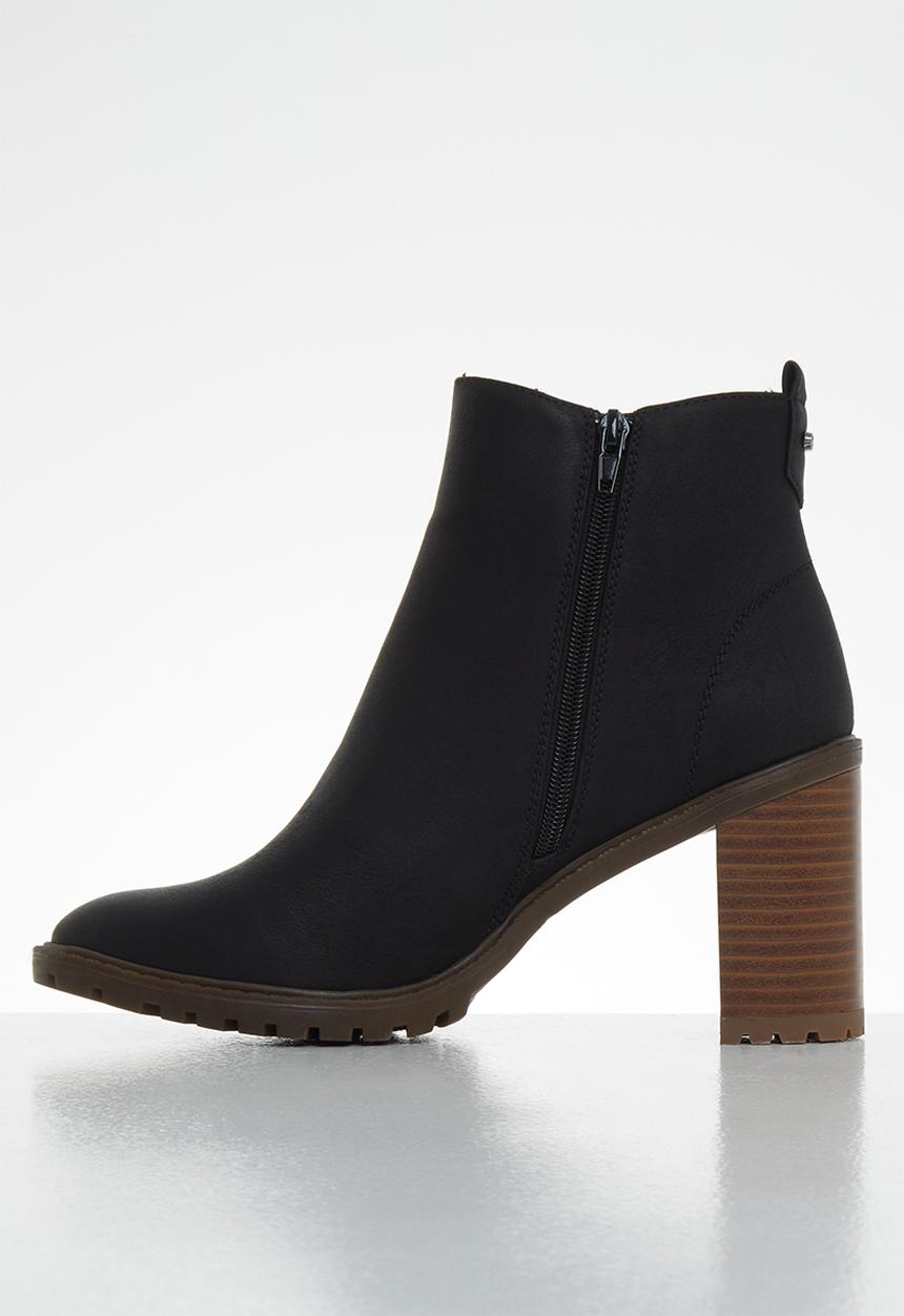 Miss Black - Omega ankle boot - black