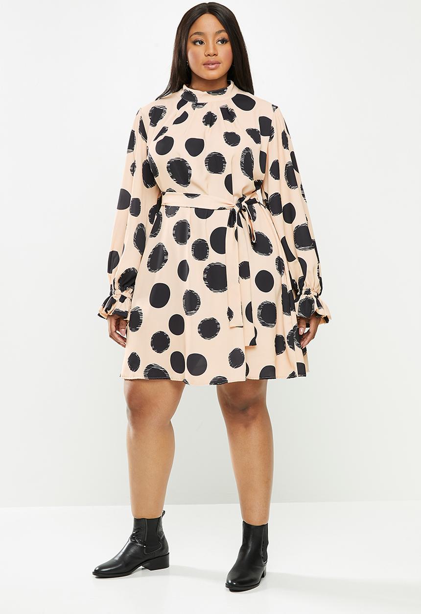 Me&B - Plus pleated neck swing dress - beige & black